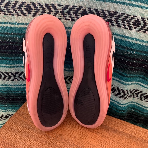Women’s Nike Air Max 720 - Picture 4 of 4